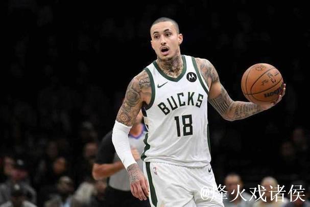 篮网狂胜雄鹿45分，9人得分上双追平队史纪录